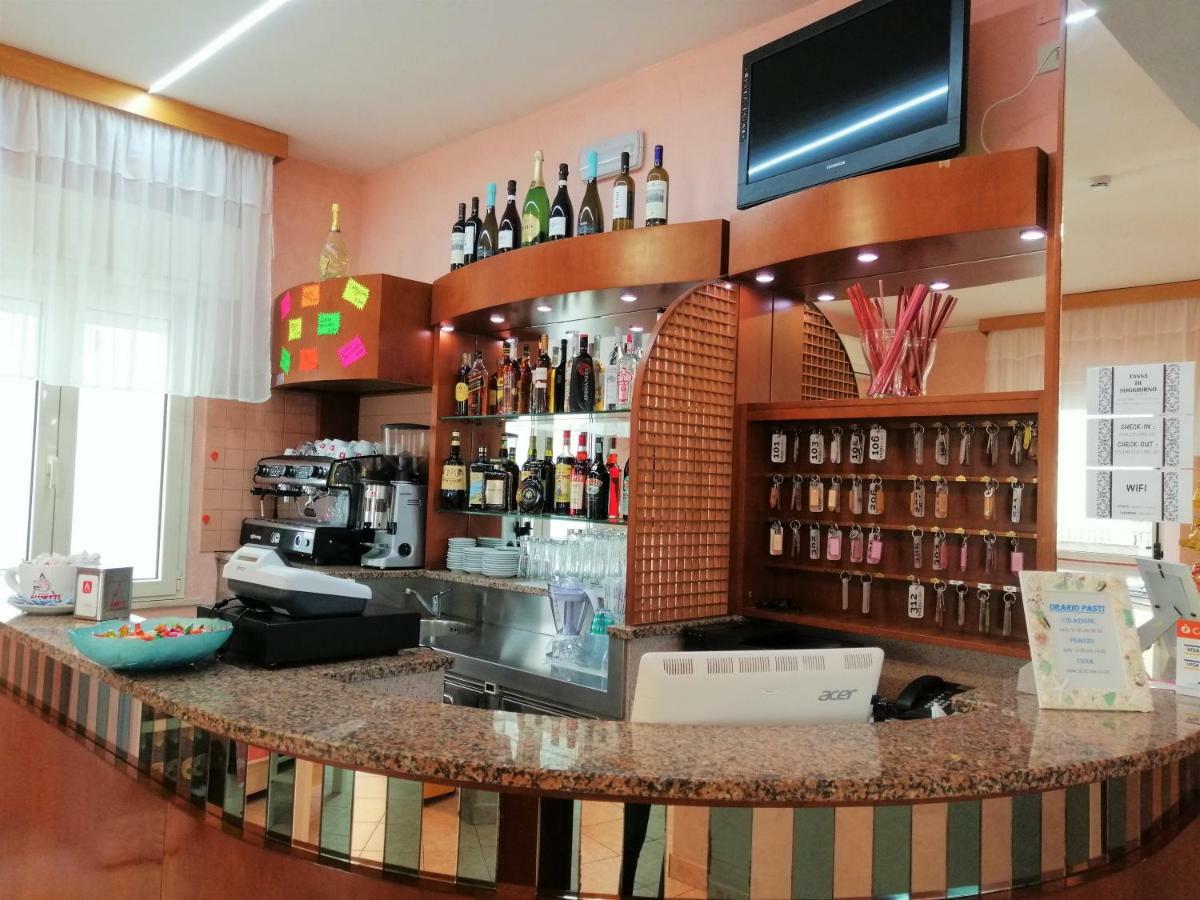 Hotel Alba ริมินี ภายนอก รูปภาพ